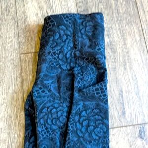 Lululemon 3/4 leggings. In new condition.
